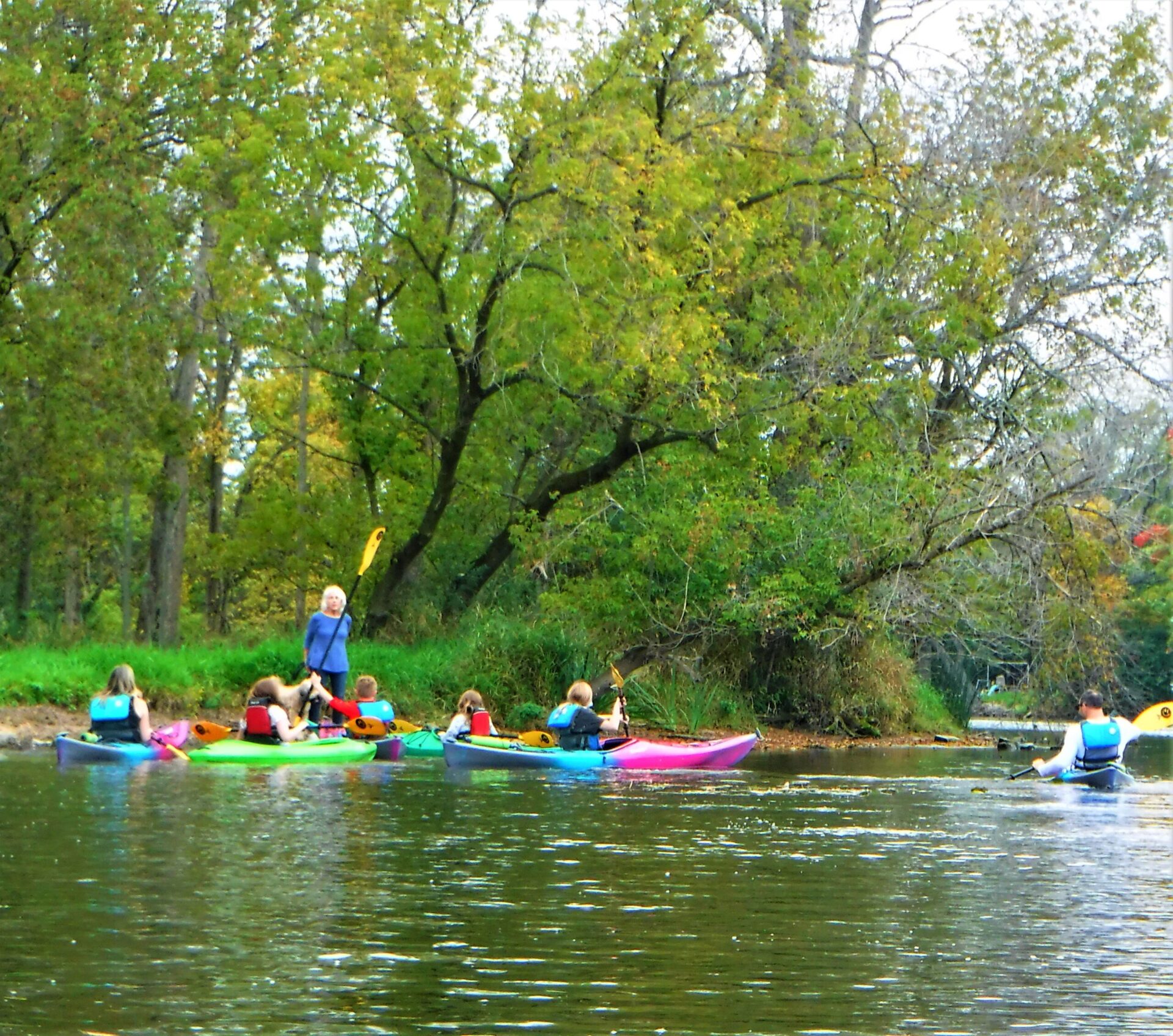 DSCF5047 family group paddling on the Milwaukee river